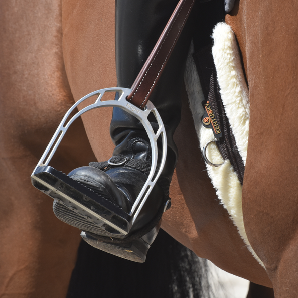 Kentucky - Sheepskin Girth - Black